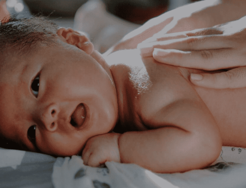 ¿Cómo saber si mi bebé tiene engordaderas o dermatitis?