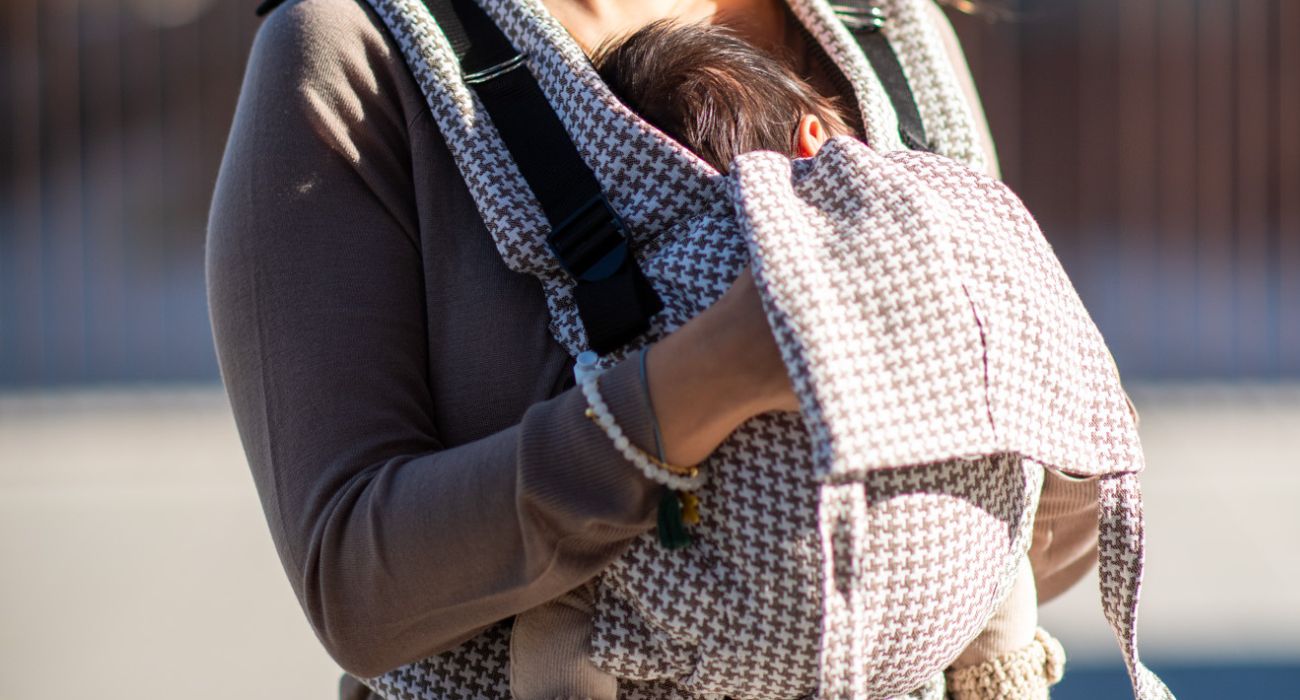 porteo-con-mochila-bebe