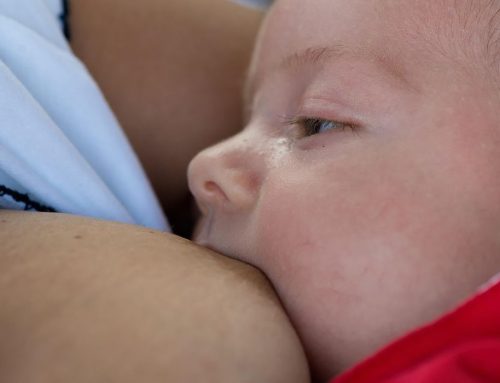 ¿Por qué me duele el pecho al amamantar?